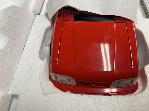 GMP Diecast 1/18 scale 1992 Mustang LX 5.0 Convertible Feature Car - Image 5